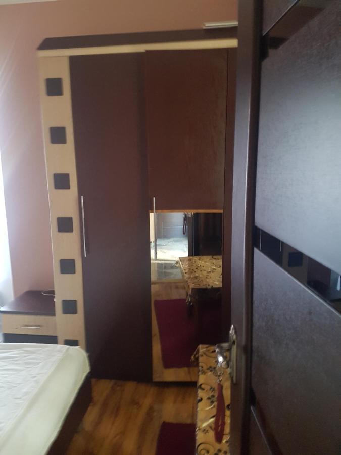 Guest House 2 Floor 巴统 外观 照片