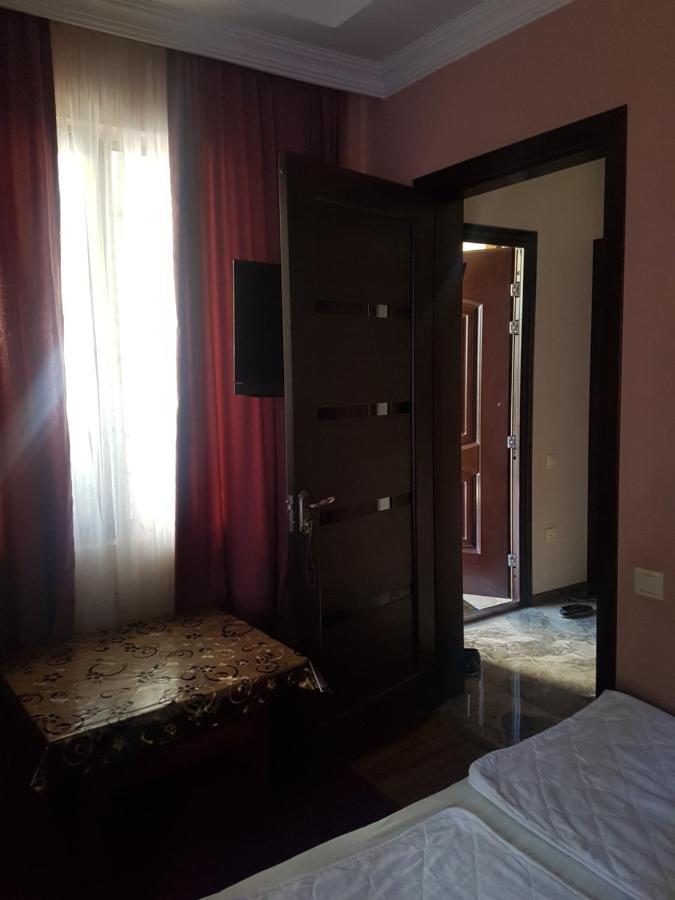 Guest House 2 Floor 巴统 外观 照片