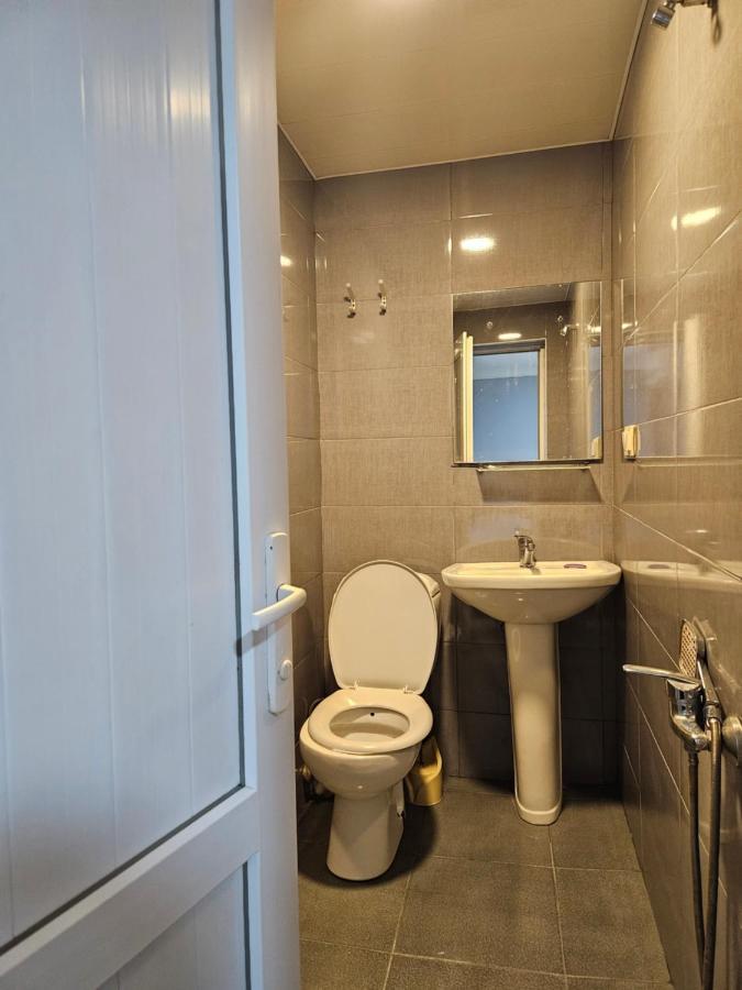 Guest House 2 Floor 巴统 外观 照片