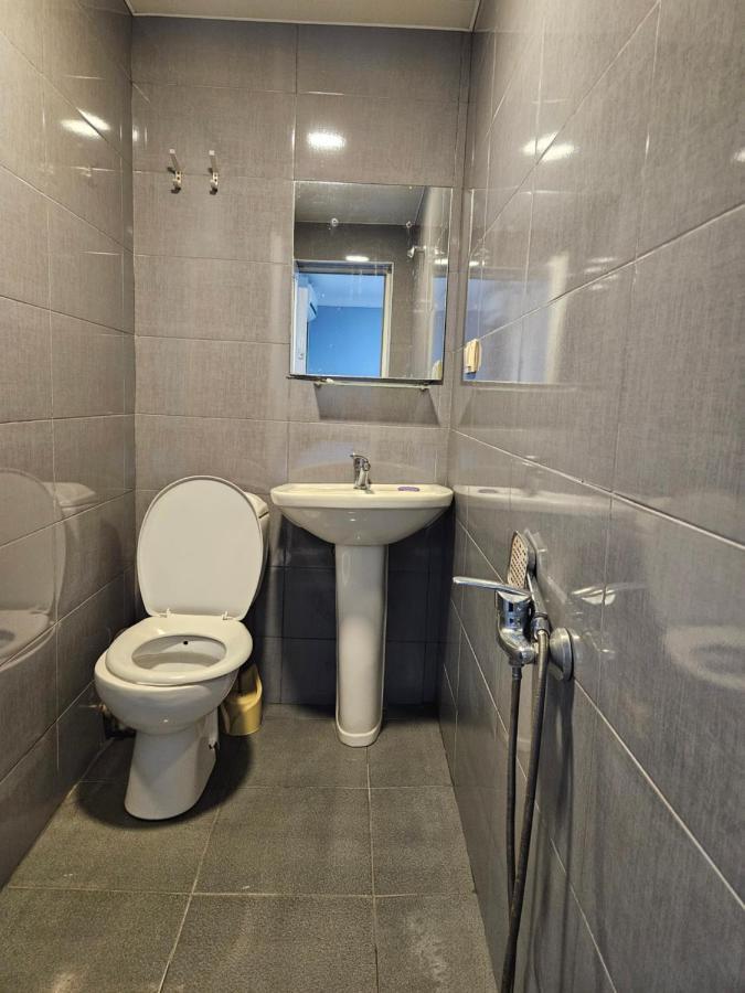 Guest House 2 Floor 巴统 外观 照片
