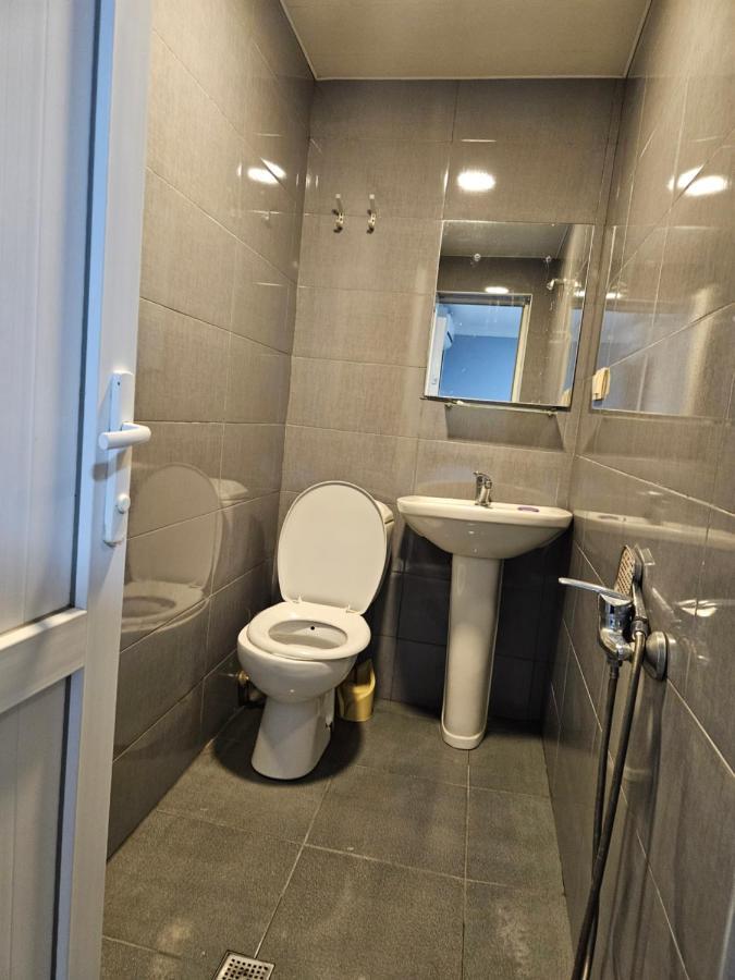Guest House 2 Floor 巴统 外观 照片