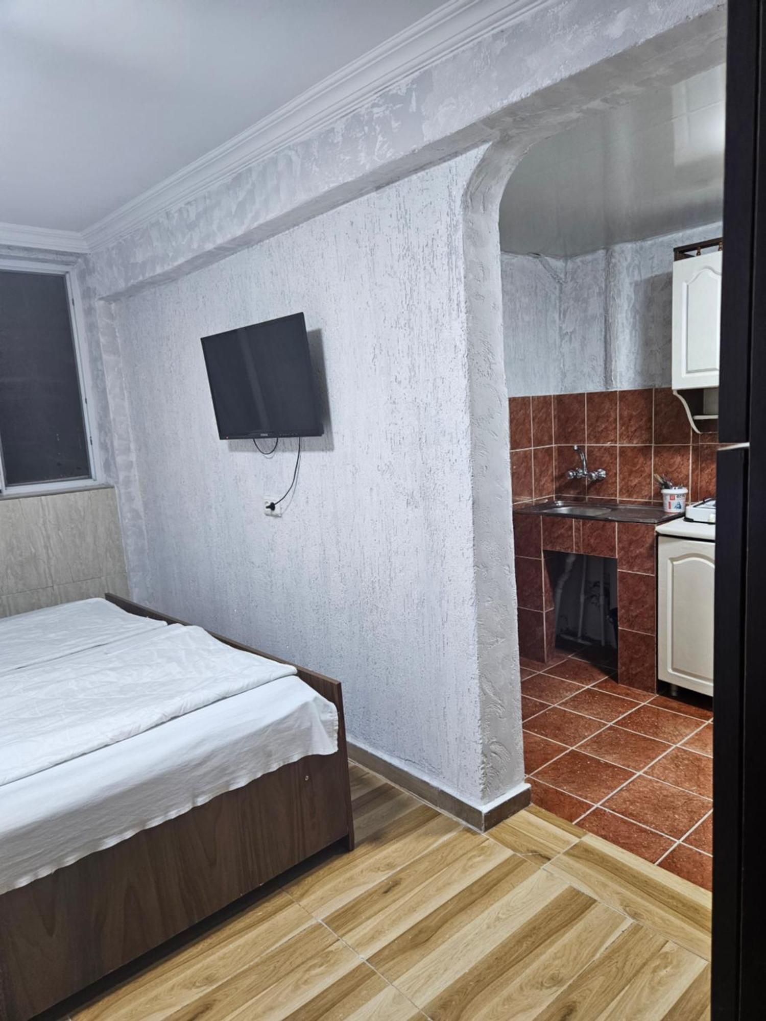 Guest House 2 Floor 巴统 外观 照片