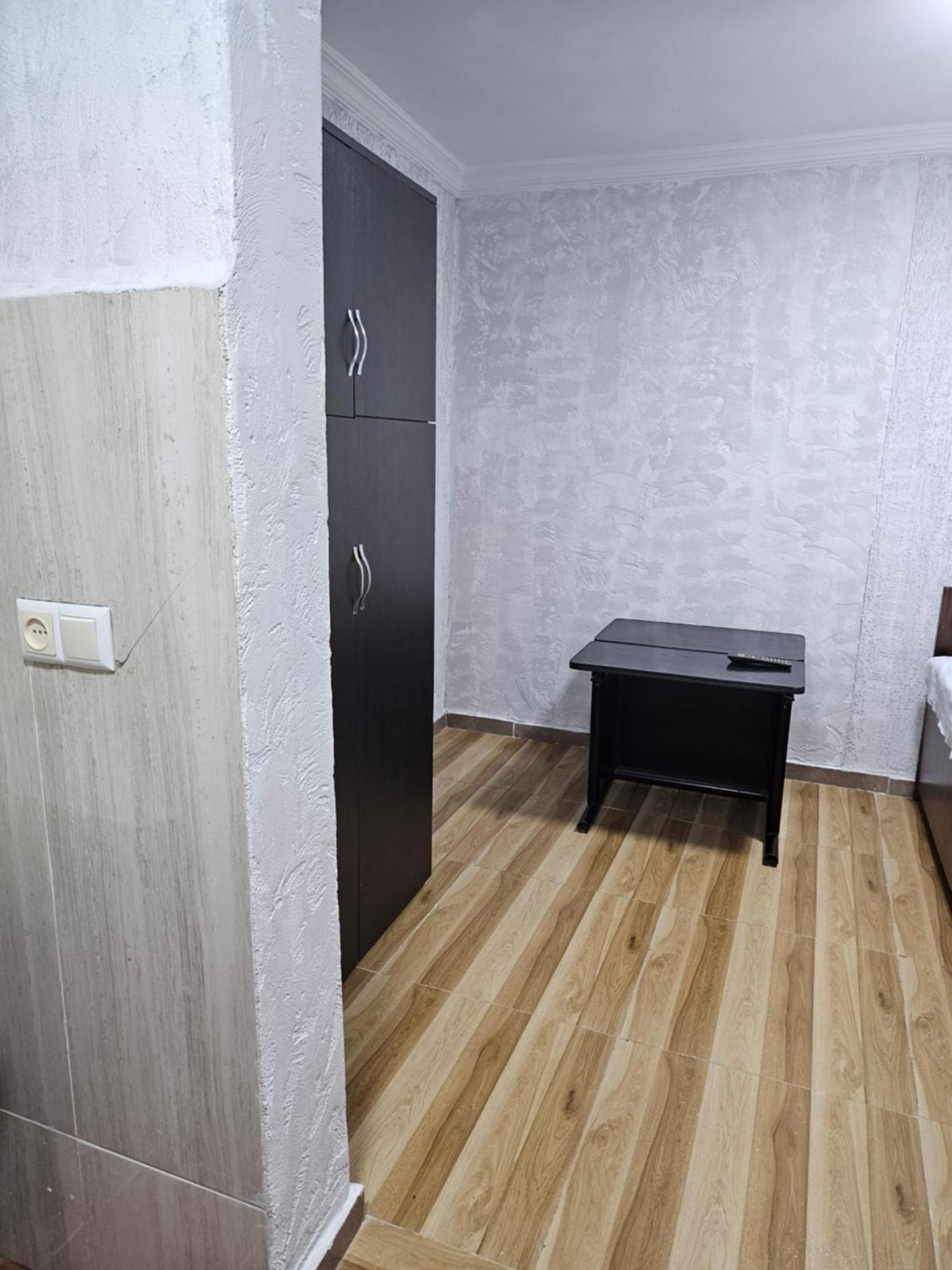 Guest House 2 Floor 巴统 外观 照片