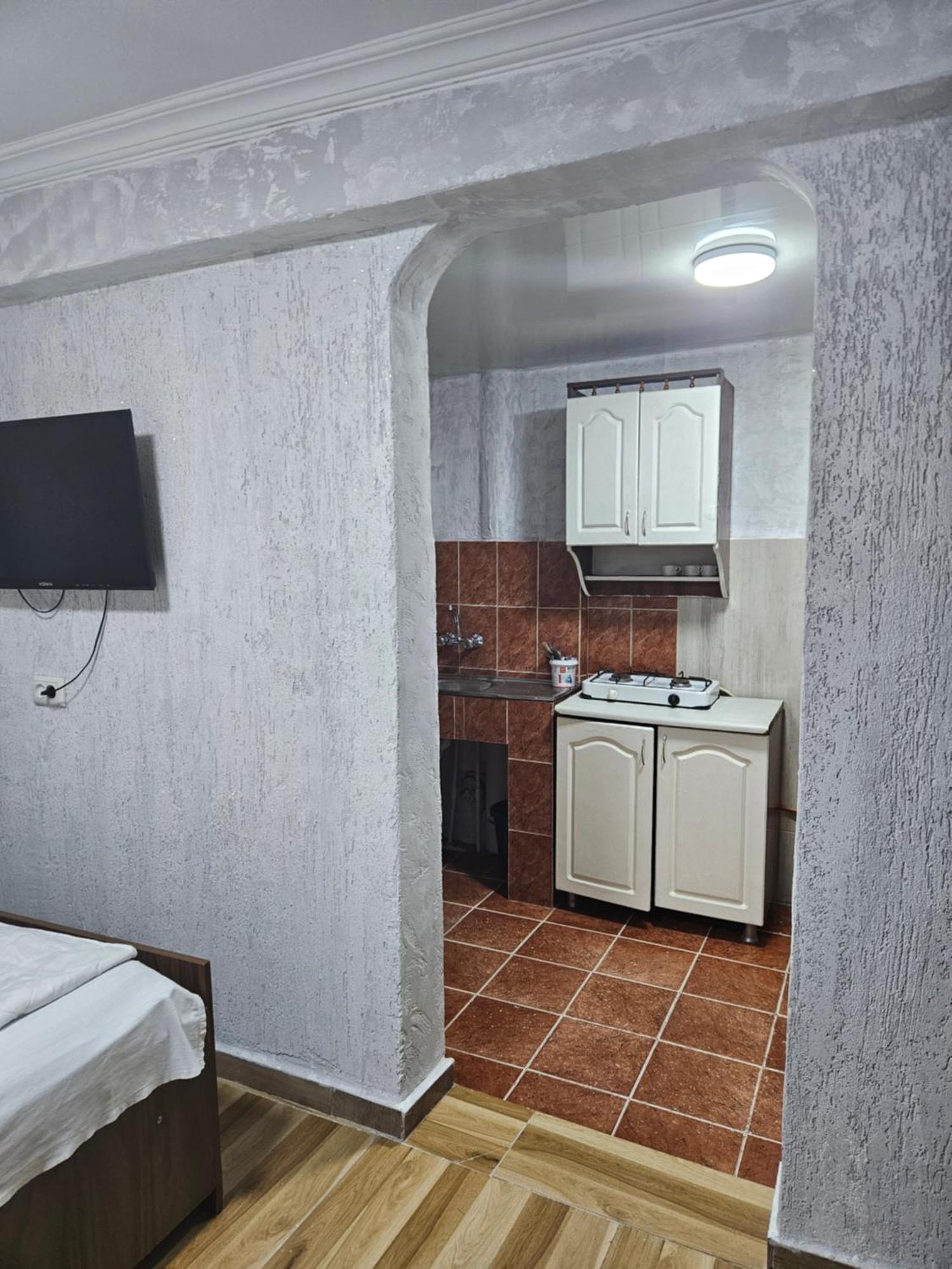 Guest House 2 Floor 巴统 外观 照片