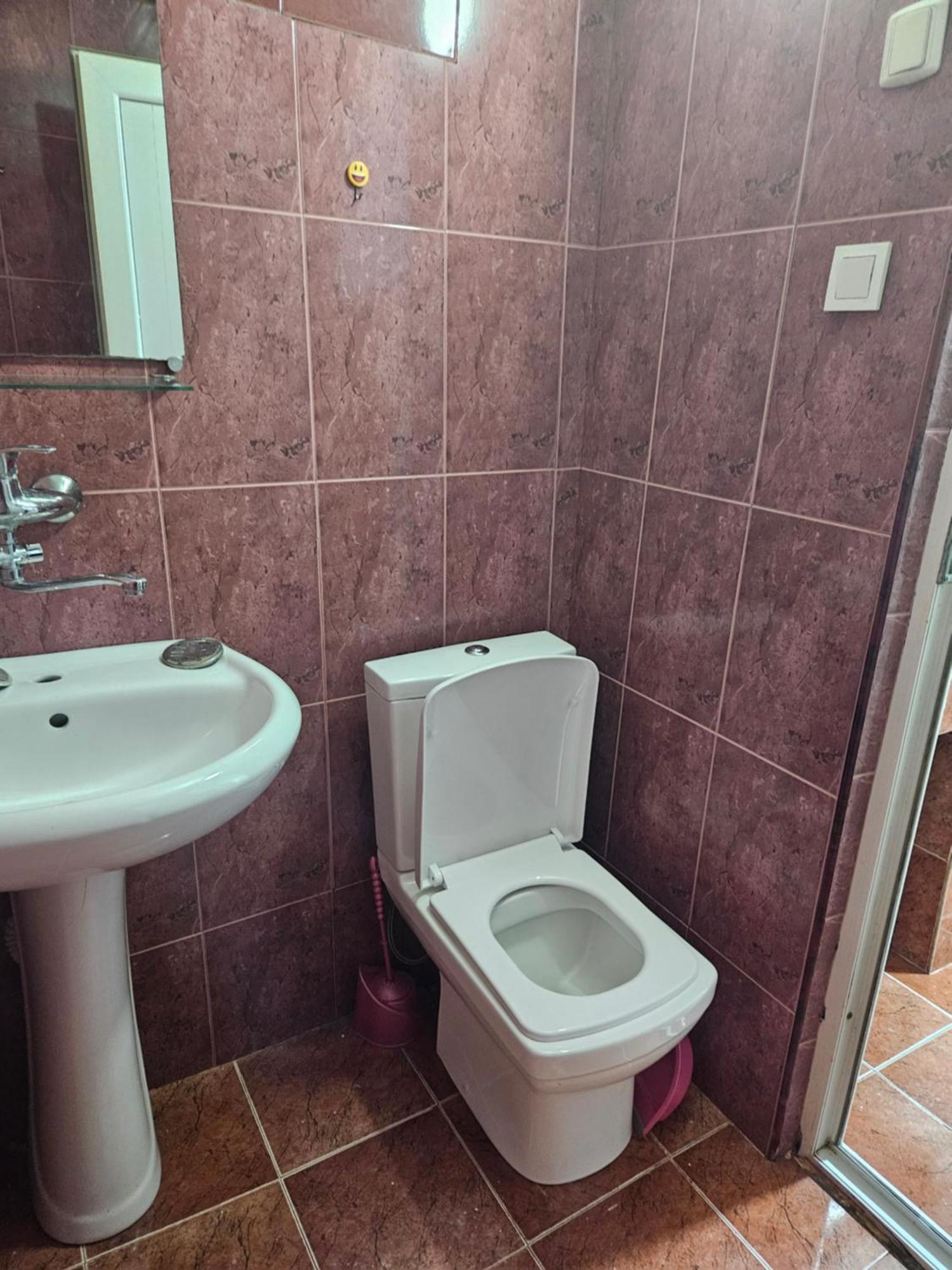 Guest House 2 Floor 巴统 外观 照片