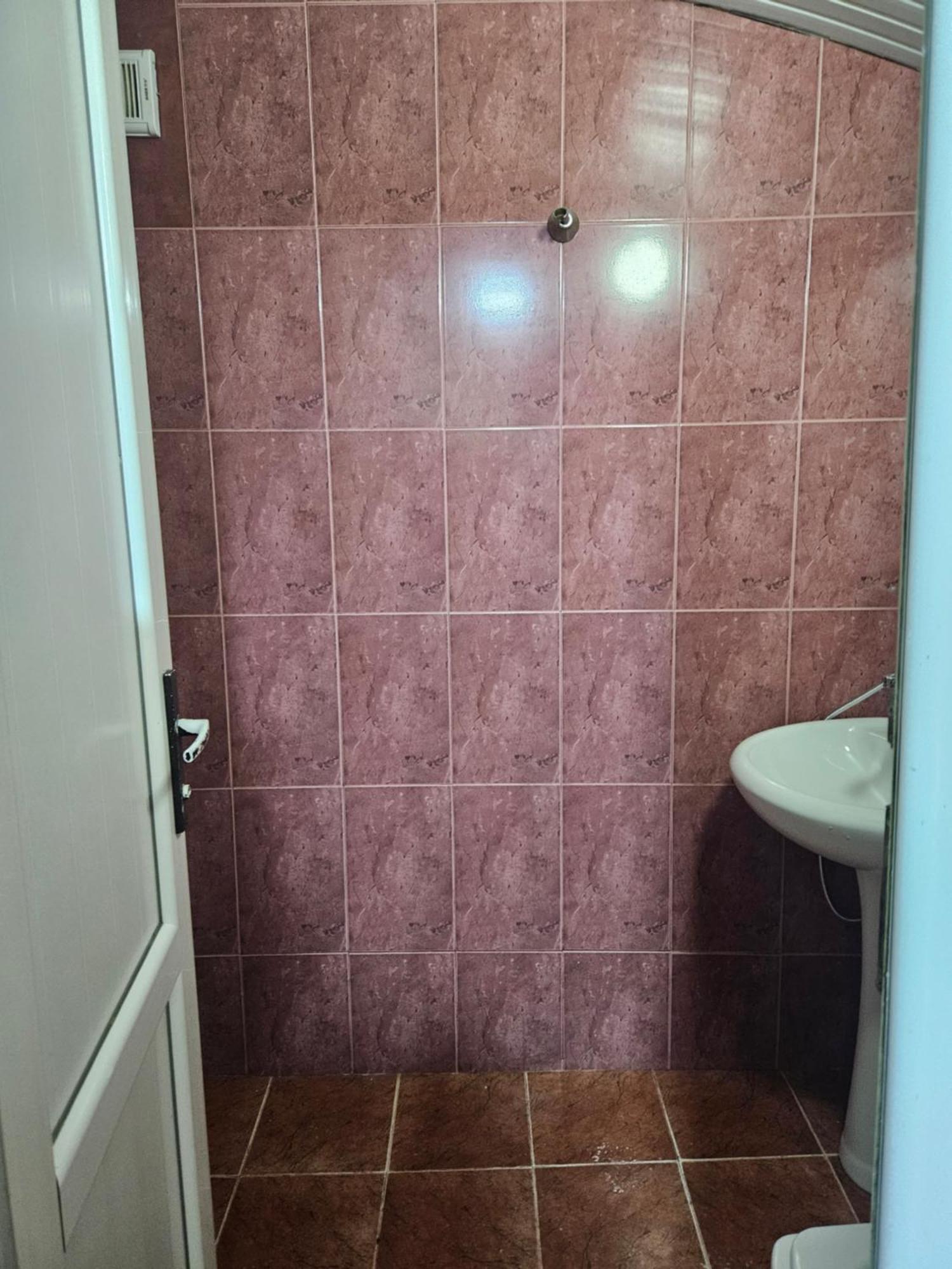 Guest House 2 Floor 巴统 外观 照片