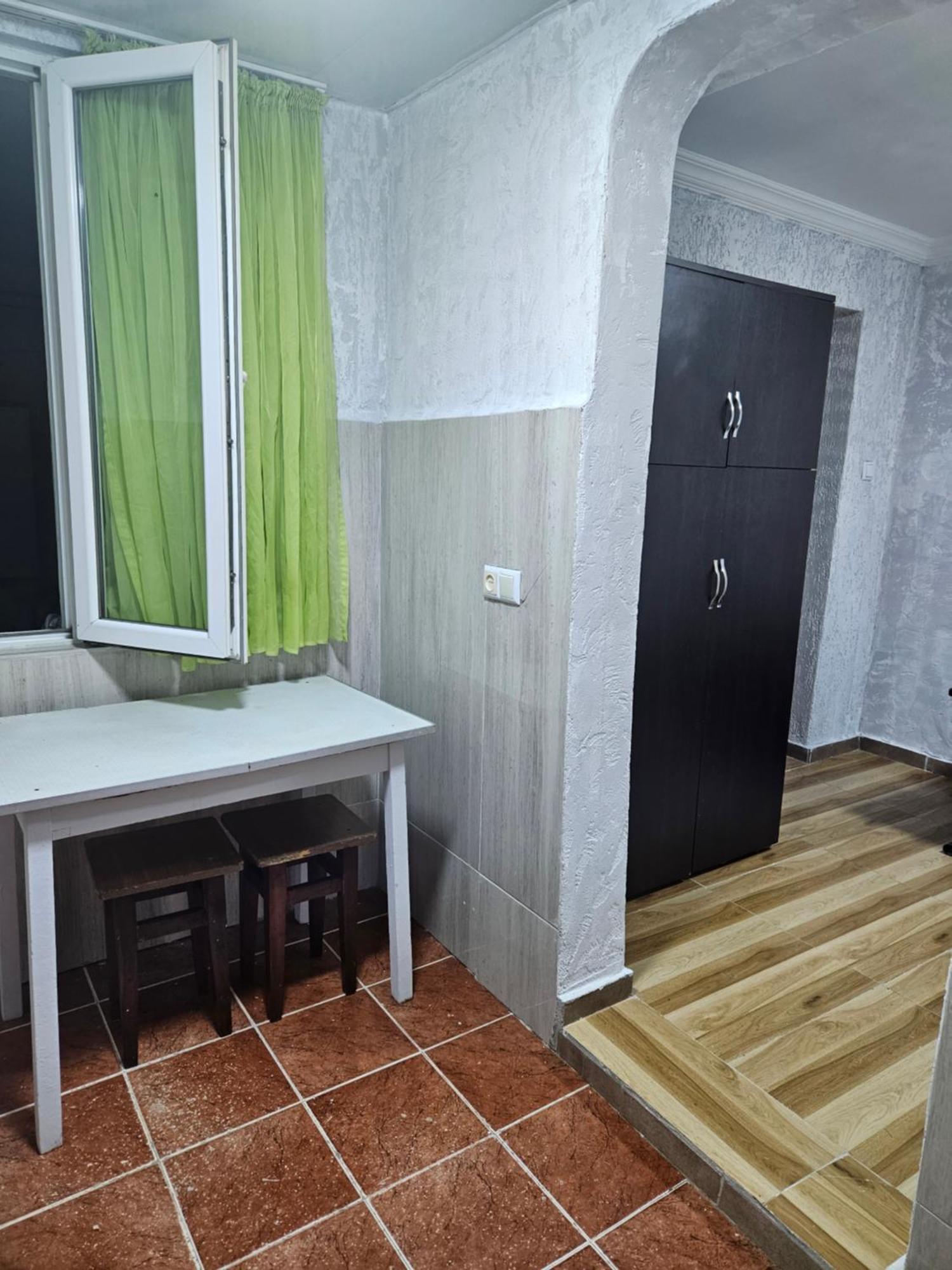 Guest House 2 Floor 巴统 外观 照片