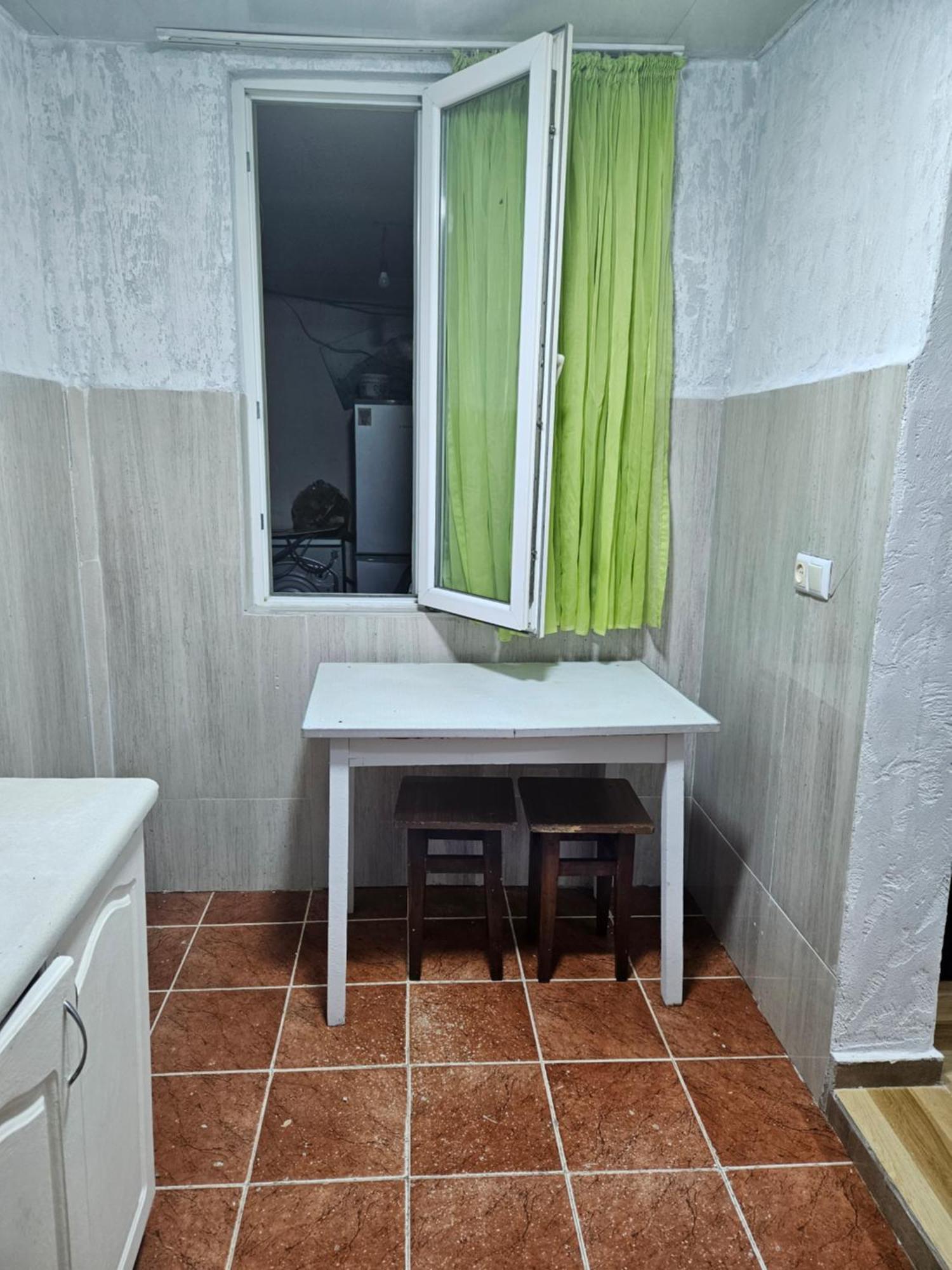 Guest House 2 Floor 巴统 外观 照片