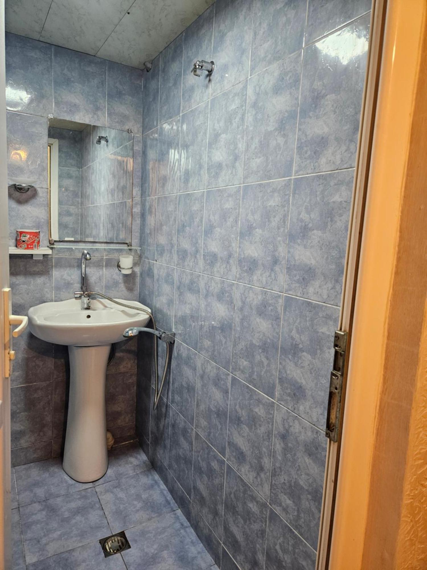 Guest House 2 Floor 巴统 外观 照片