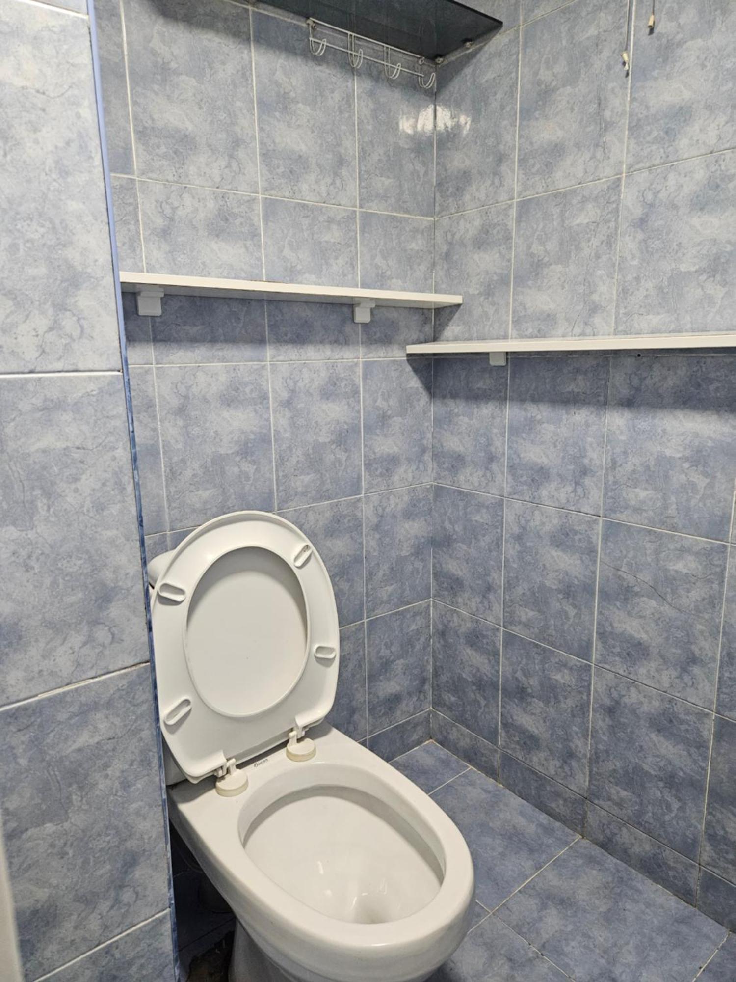 Guest House 2 Floor 巴统 外观 照片