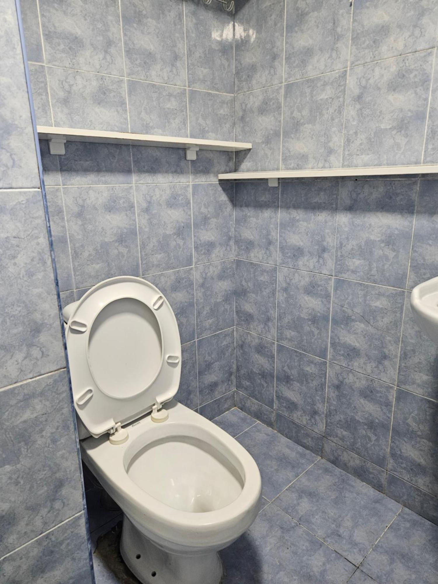 Guest House 2 Floor 巴统 外观 照片