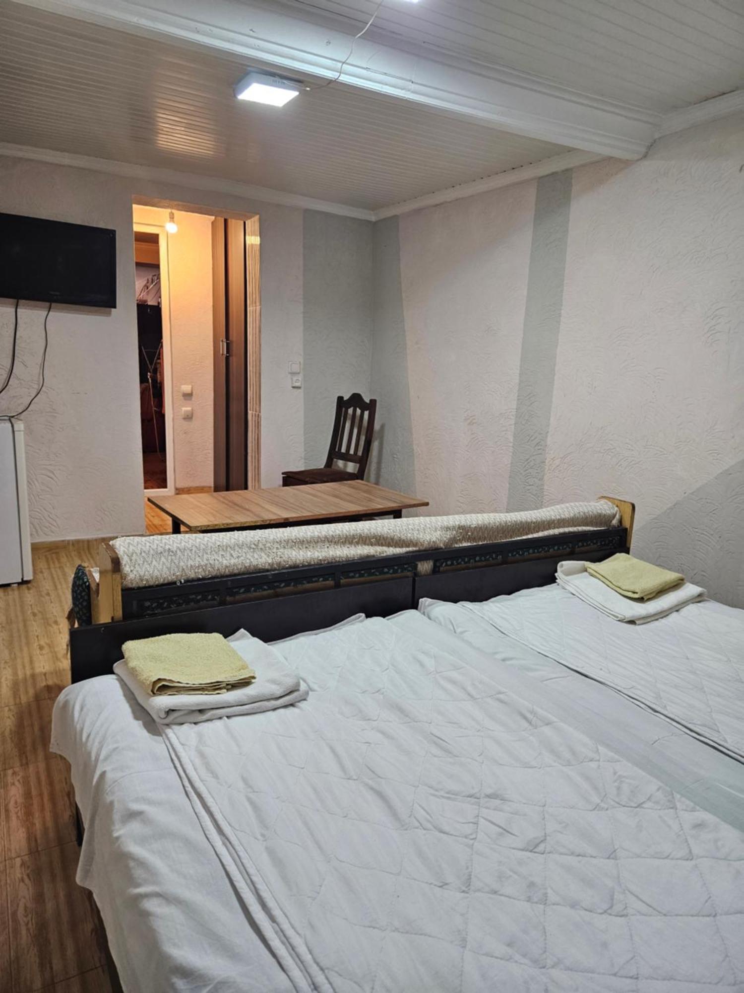 Guest House 2 Floor 巴统 外观 照片