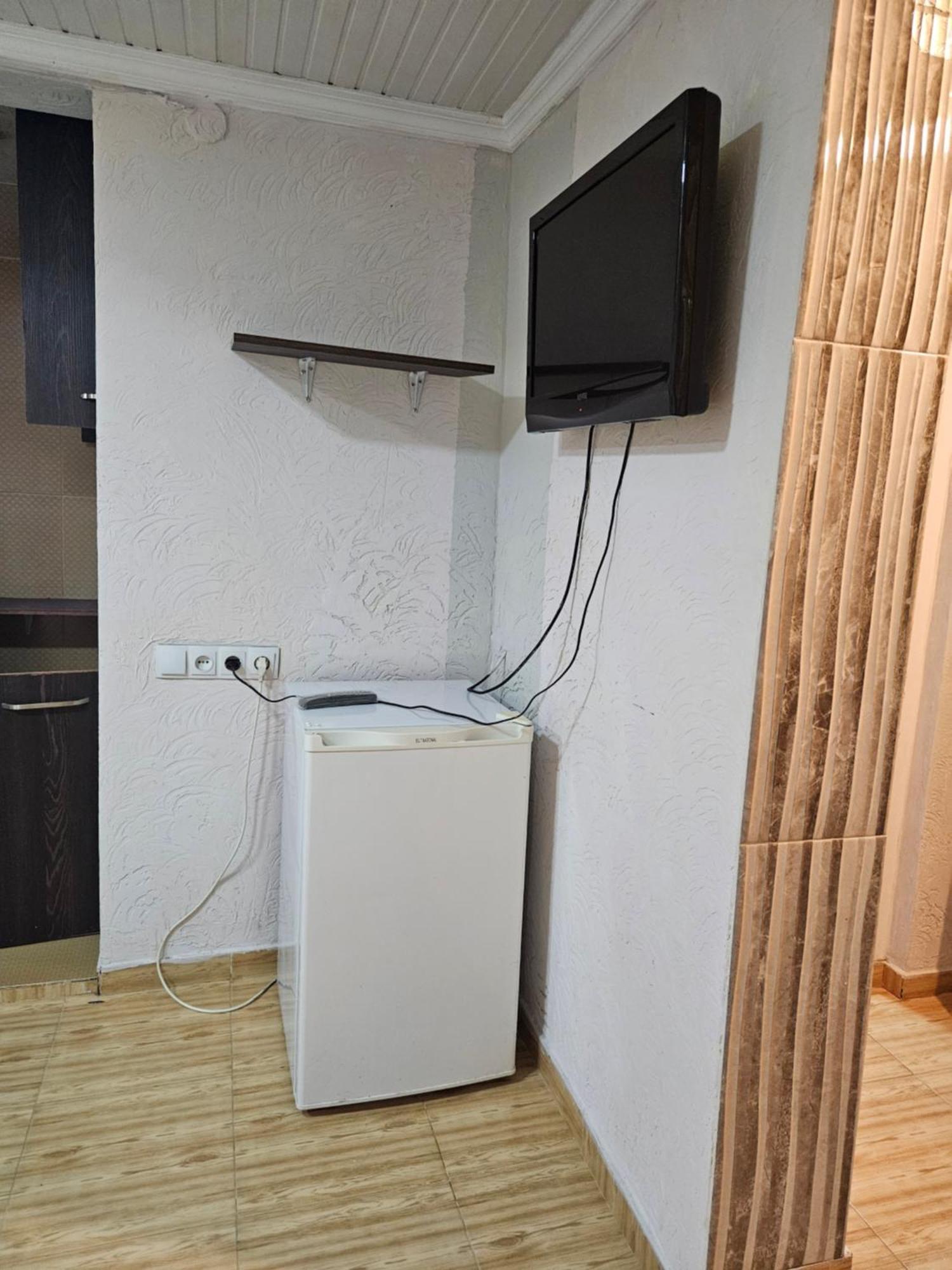 Guest House 2 Floor 巴统 外观 照片