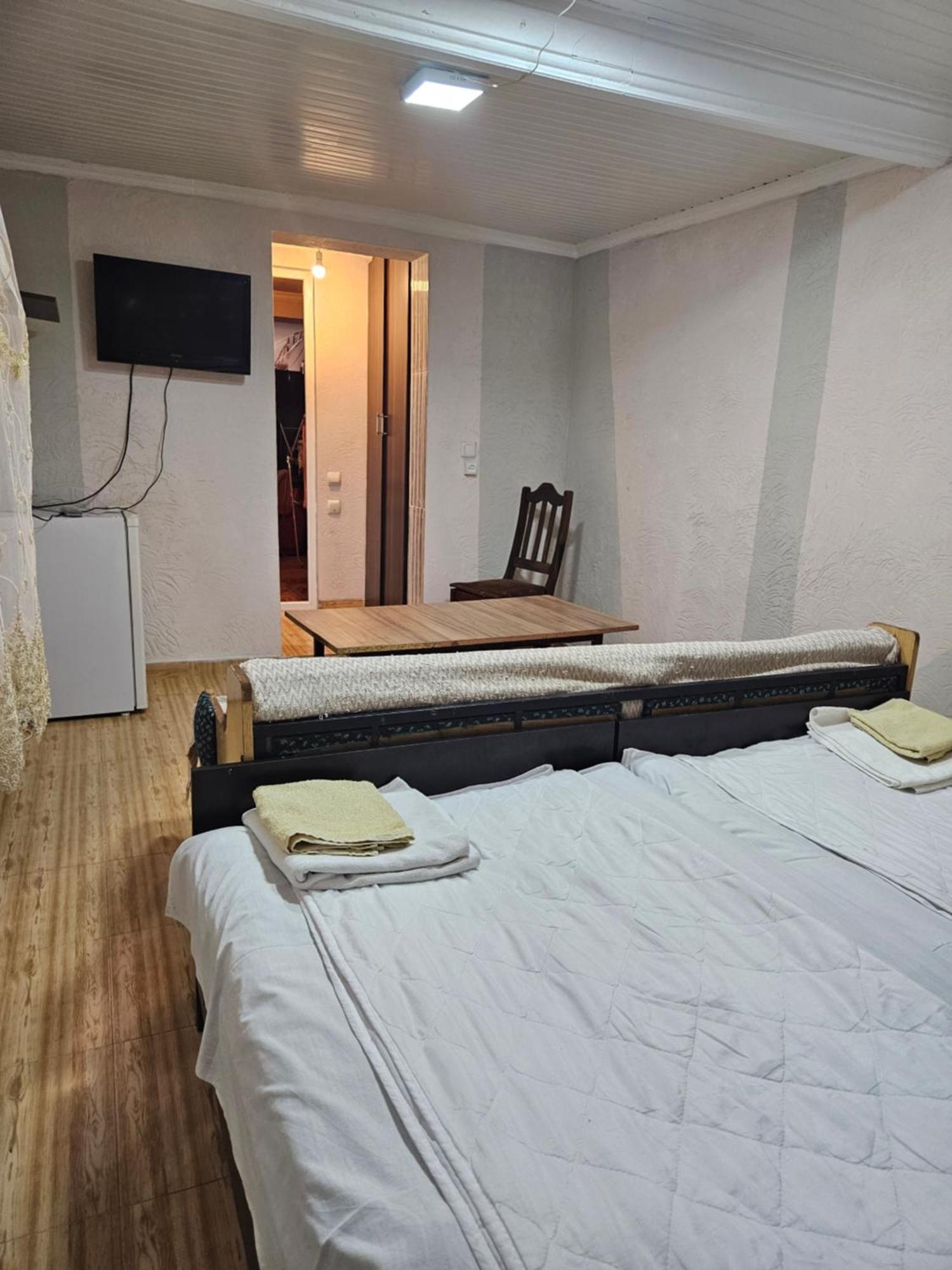 Guest House 2 Floor 巴统 外观 照片